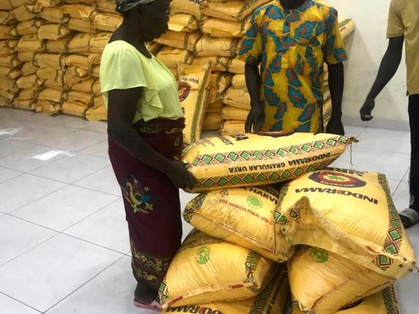 Aviation Minister Distributes Fertilizers To Boost Agricultural Development In Delta State